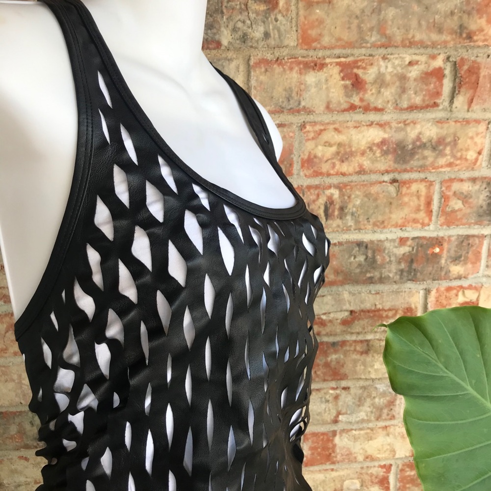 { LORNA JANE }  Sexy Cutout Tank Top - NWOT Large